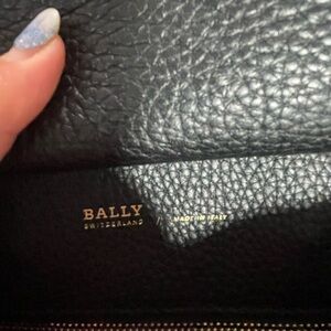 Bally Black Pebbled Leather Handbag Premium Craftsmanship